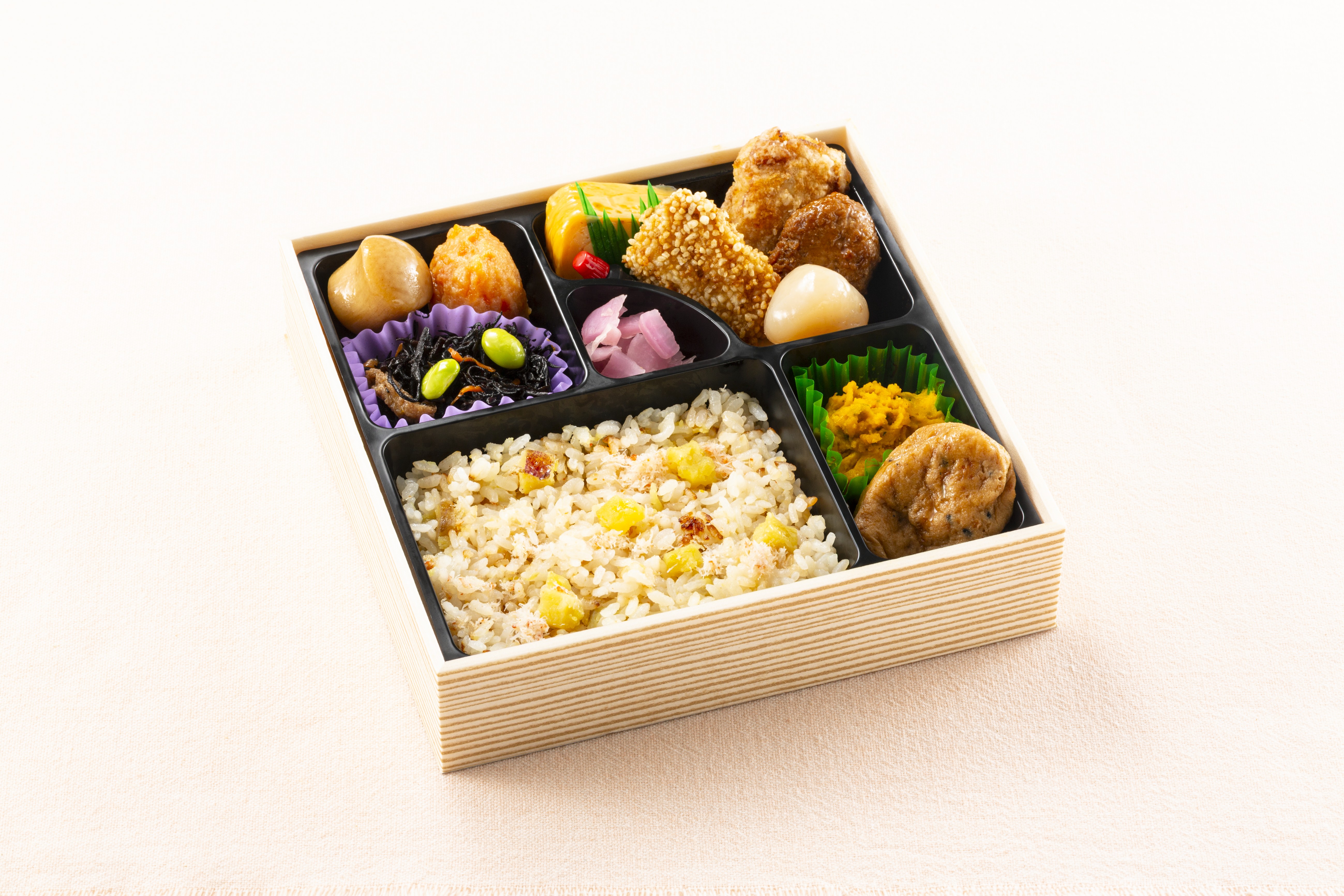 カニとさつま芋の炊き込み幕の内弁当